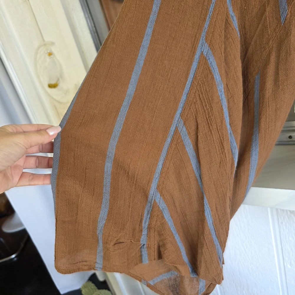 Loose-Fit Blue Button-Up Shirt and Brown Wide-Leg Pants Set - Picture 6 of 12